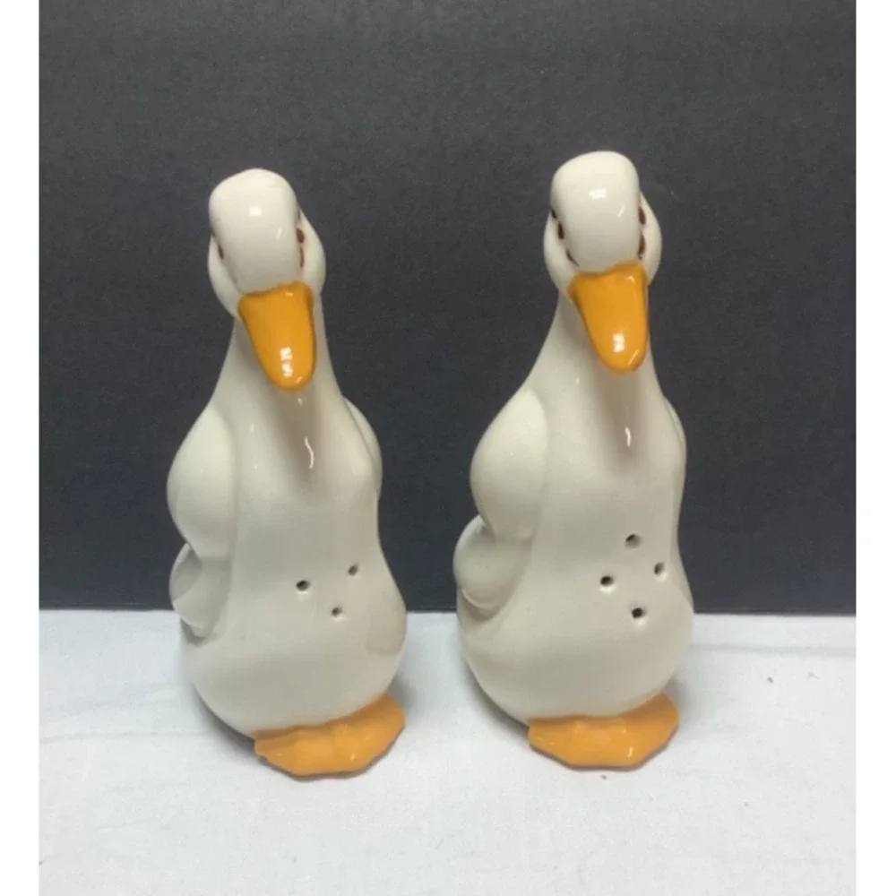 Vintage White Duck Goose Salt & Pepper Shakers 6